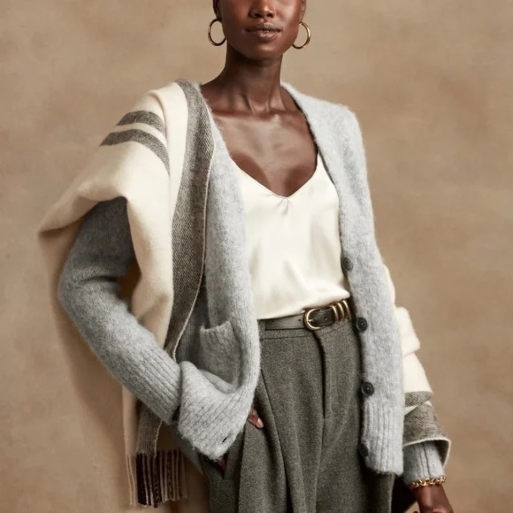 Banana Republic Alpaca Blend Oversized Heather Grey Cardigan with Pockets - Picture 2 of 7